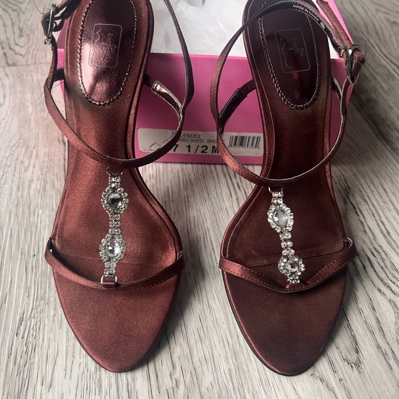 Elegant Brown Strappy Heels - Picture 2 of 6